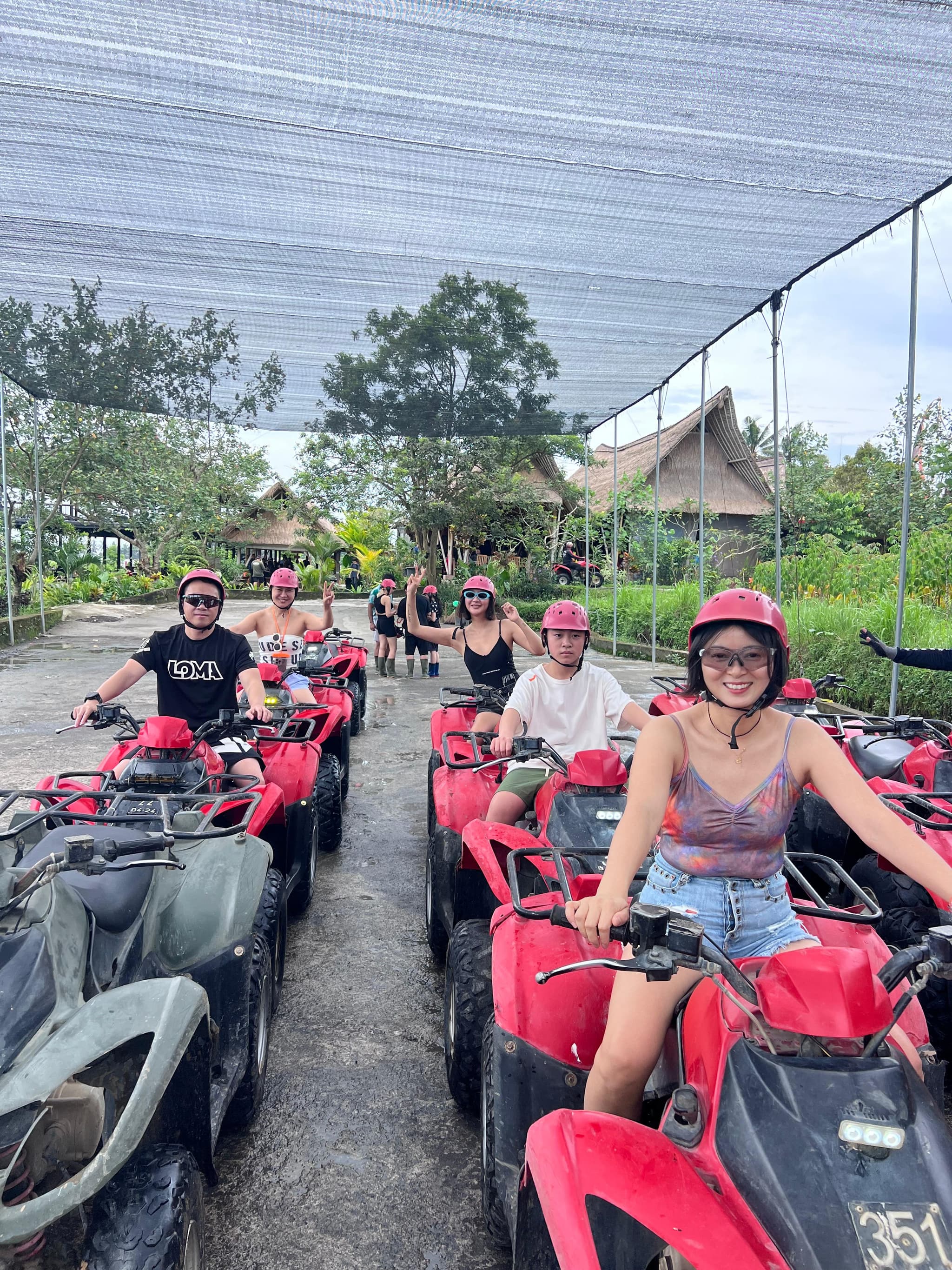 Kuber ATV Bali melewati terowongan peninggalan Belanda dan air terjun